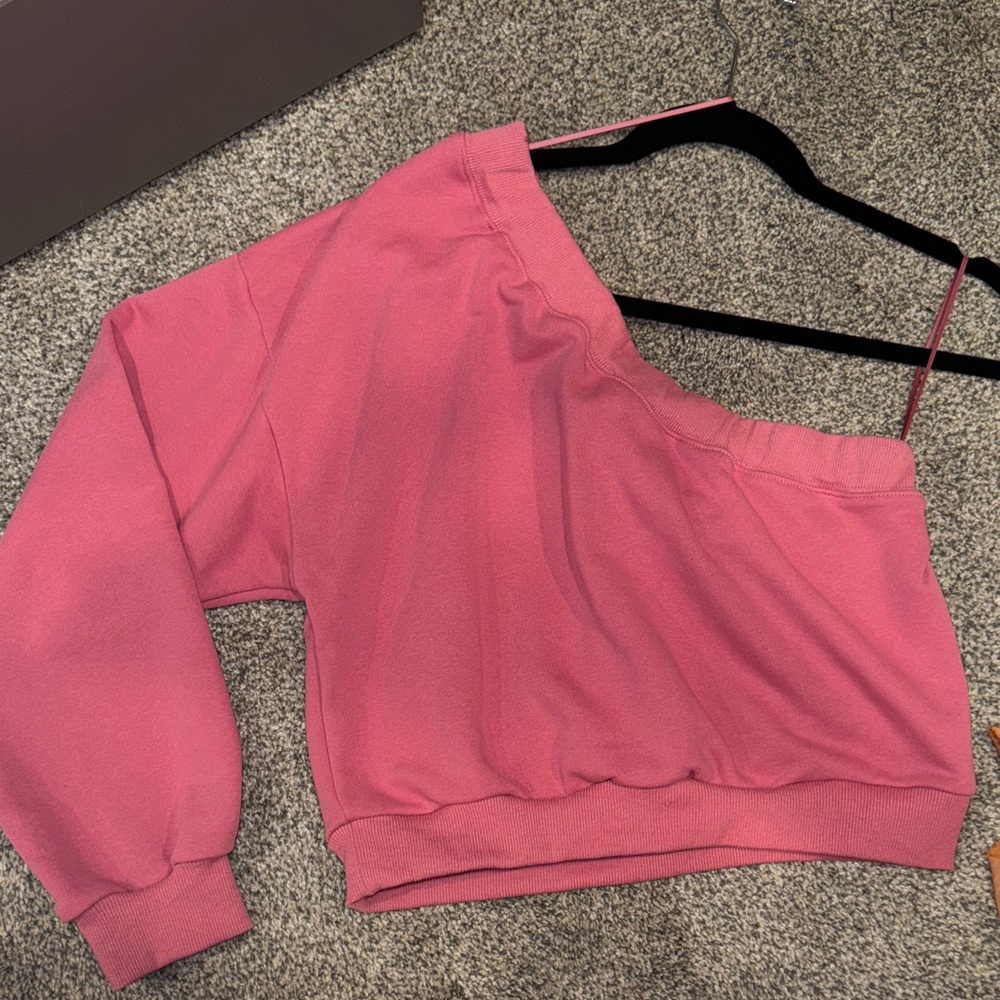 Cropped one shoulder sweatshirt-large
